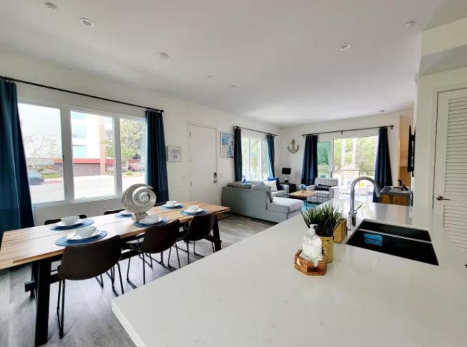 Upscale Modern Townhouse At Balboa Park Holiday home