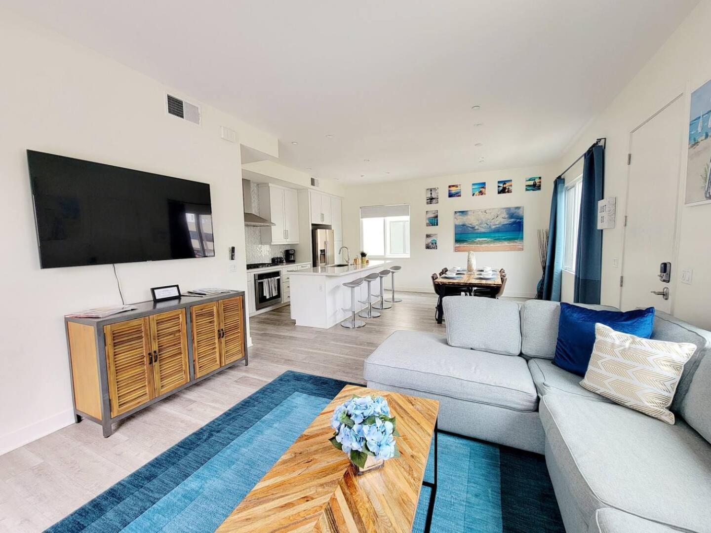 Upscale Modern Townhouse At Balboa Park Holiday home